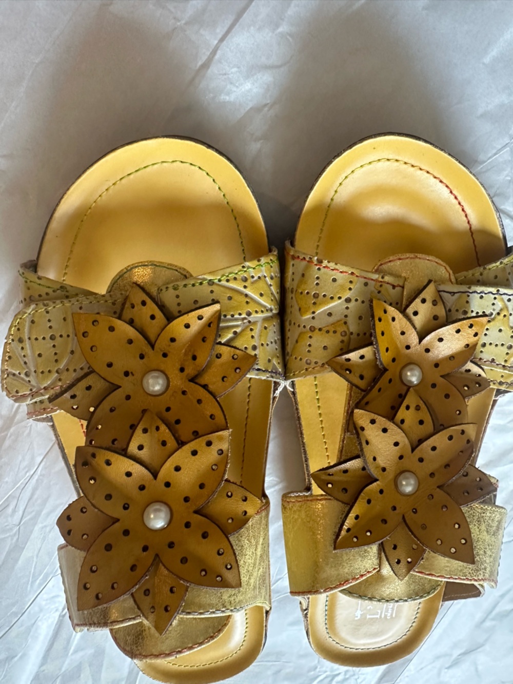 L’Artiste Spring Step Floral Leather Sandals Yellow Gold Boho Comfort Slides - Picture 3 of 6